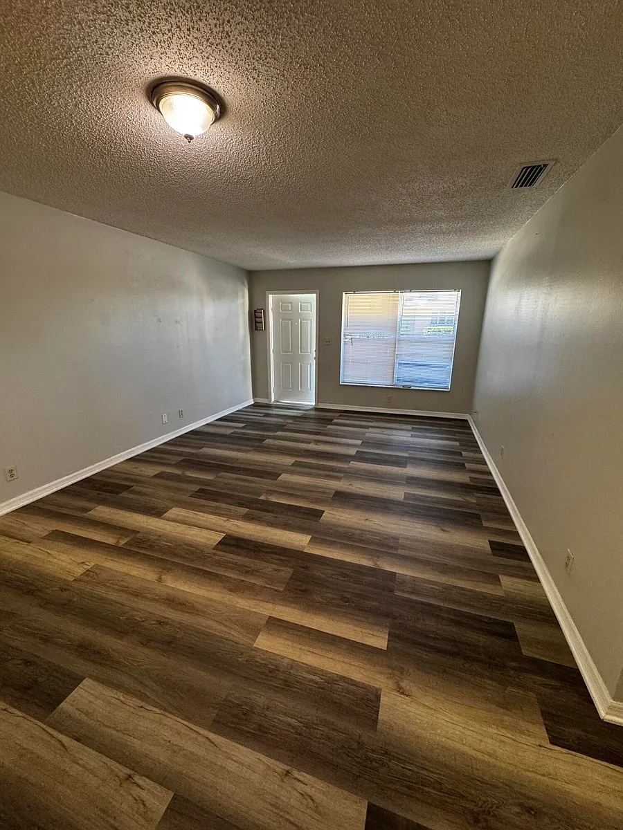 Building Photo - 4510 Parker Ave #1