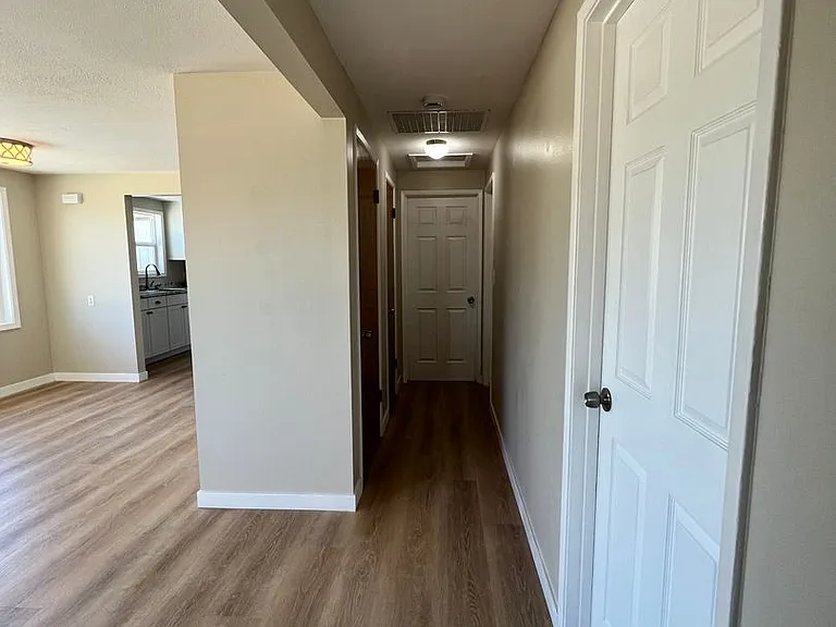 324 N Central Dr — Photo 17