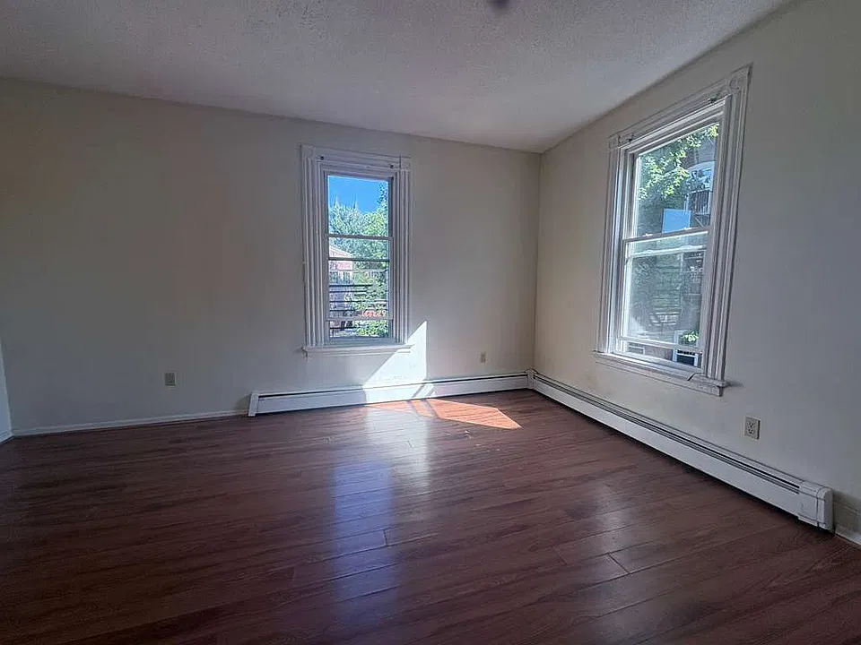 131 Howe St #22