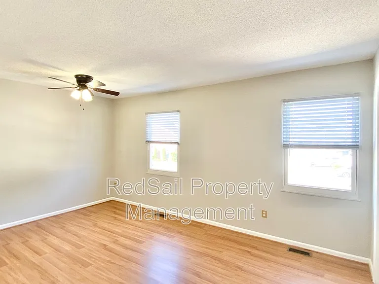 1114 Clear Springs Rd — Photo 12
