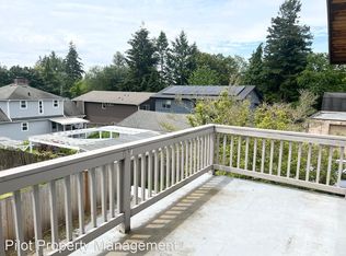 1033 SW 151st St APT 3, Seattle, WA 98166