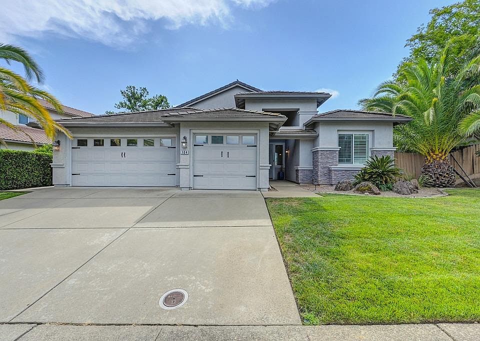 1st image of 104 Rowberry Dr