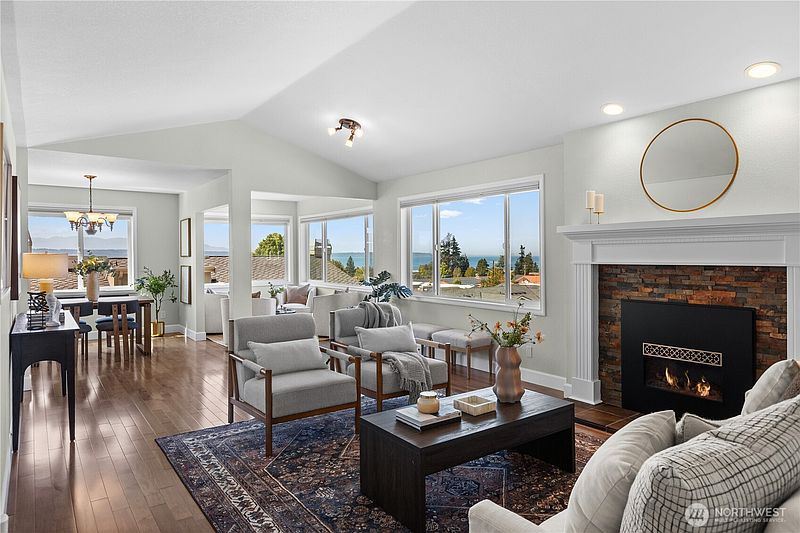 3rd image of 633 Main Street #202