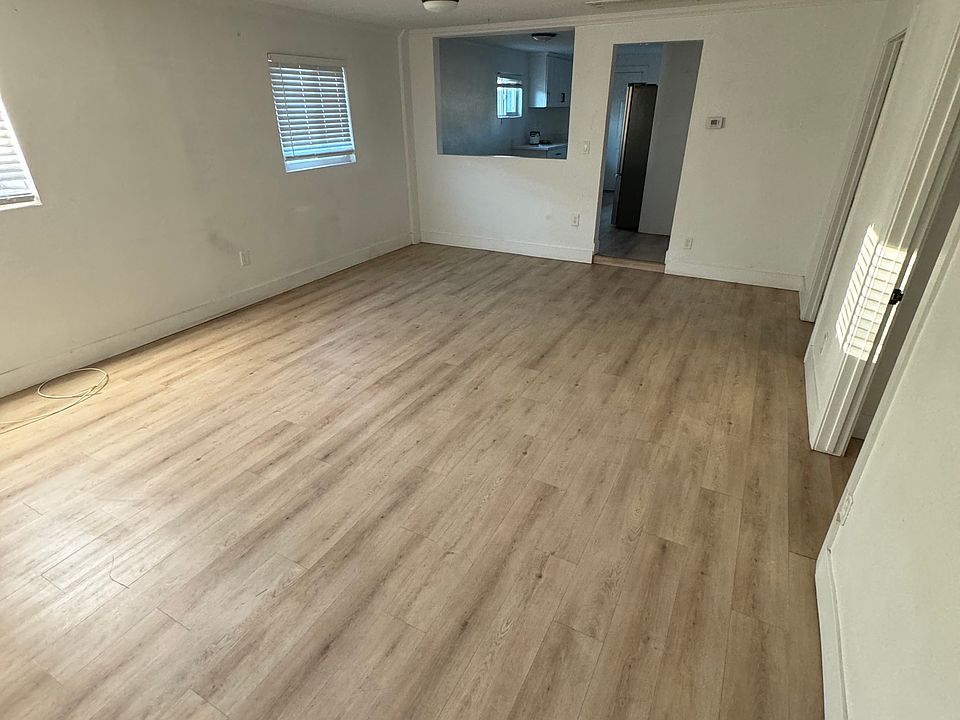 1st image of 2718 E Wood St #1