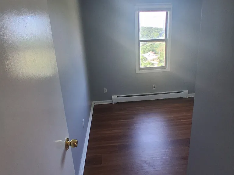 32 Parkway Ave — Photo 8