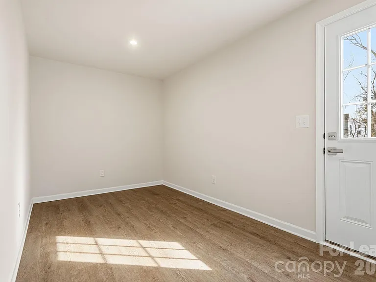 7024 Capstan Ter — Photo 4