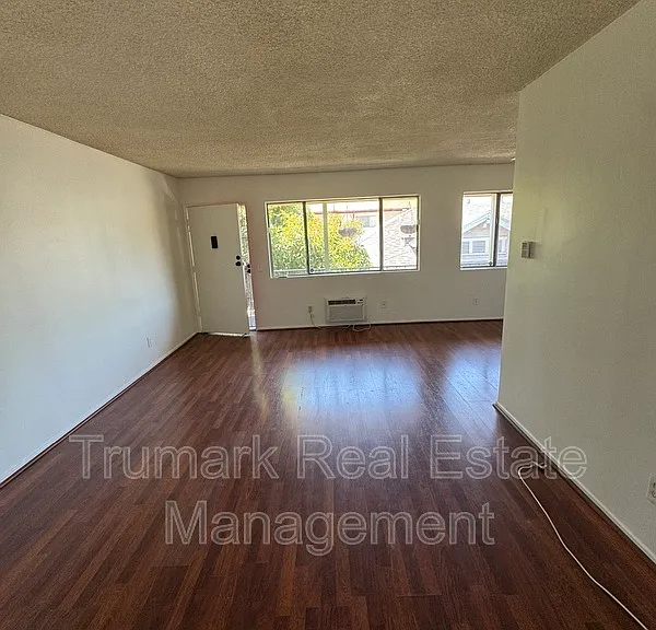 4350 Prospect Ave #6 — Photo 5