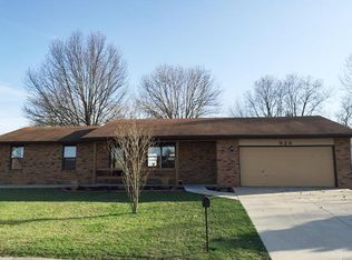 929 Olde Farm Rd, Troy, IL 62294