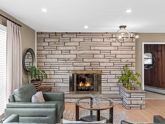 4th image of 304 River Rd