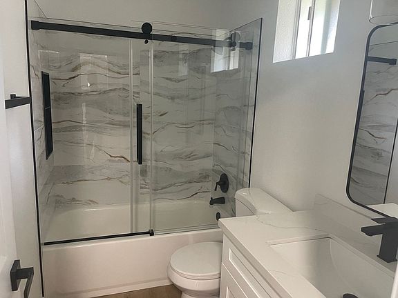 4th image of 2555-2545-2559 White Oak Pl #2555UNITA