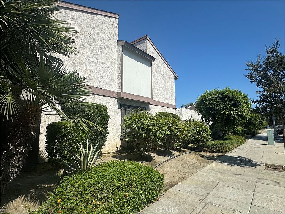 1st image of 2225 Santa Fe Ave #12