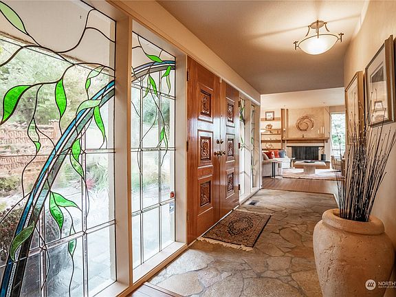 5th image of 3905 Lakehills Dr SE