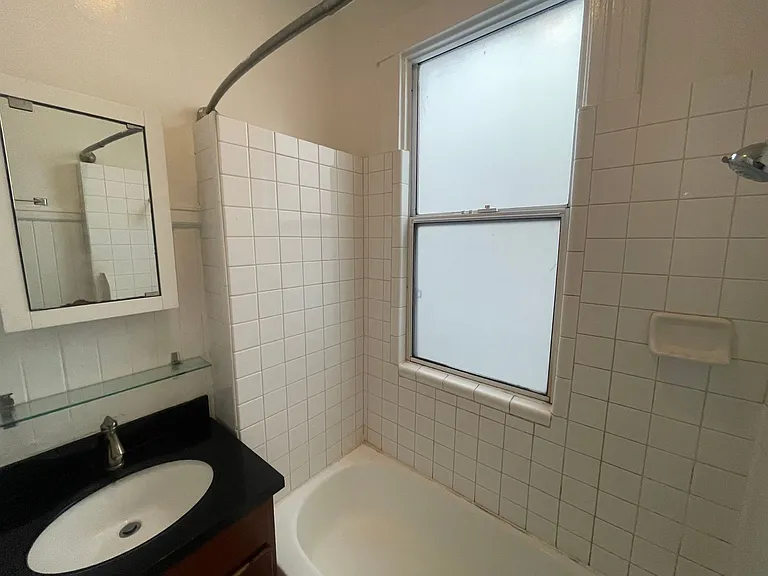 184 (1608-14 Larkin) — Photo 3