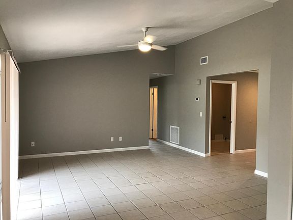 4th image of 16 Blakeport Ln