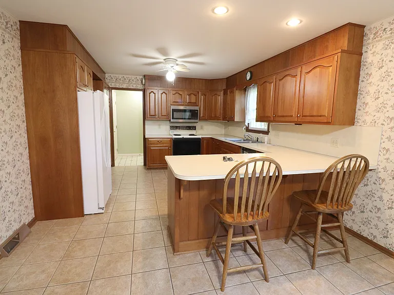 2130 W Main St — Photo 10
