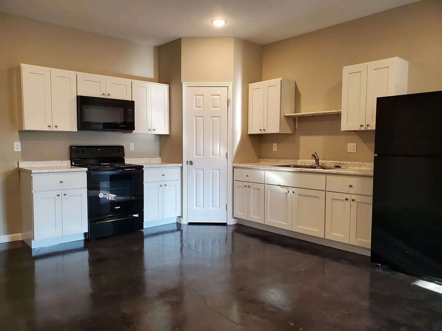2 Bedroom 1 Bathroom Townhouse — Photo 2