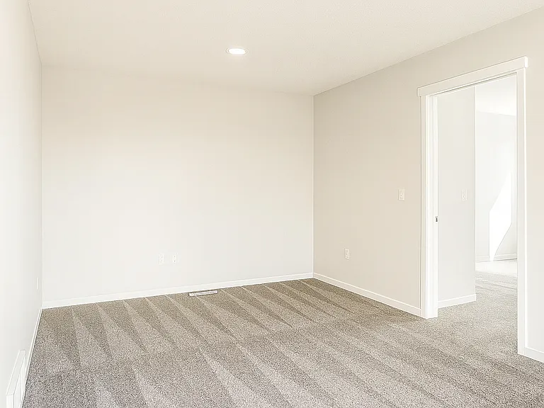 1033 Aster Blvd NW — Photo 9