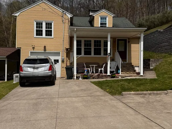 282 Lake Floyd Cir, Bristol, WV 26426