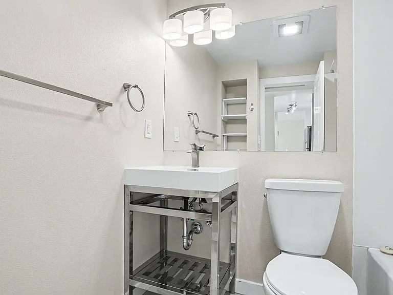 1221 Apartments — Photo 27