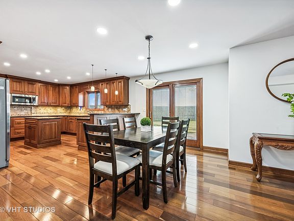 5th image of 238 Jamestowne Ct