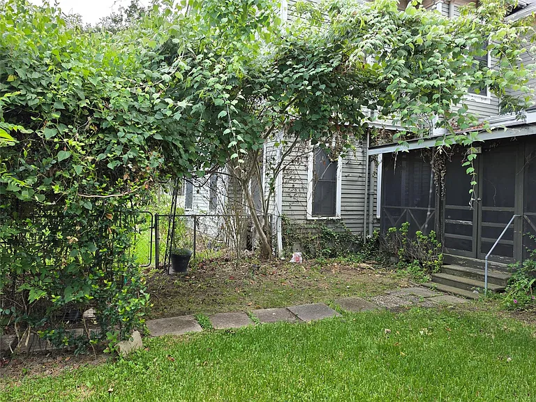 815 E Washington Ave — Photo 14