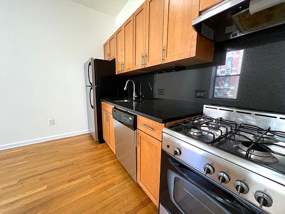 3rd image of 130 E 93rd St #4S