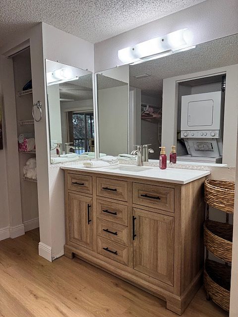 Primary bath. Ensuite.