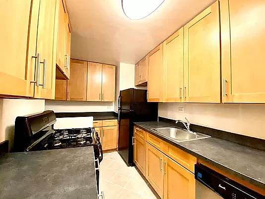 2nd image of 410 St Nicholas Ave APT 1j