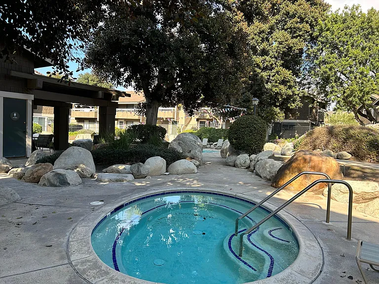 237 Streamwood — Photo 28