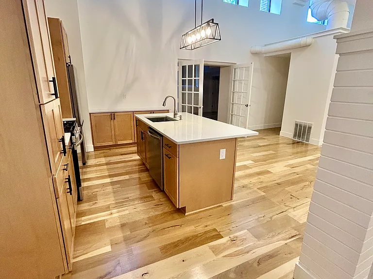 1639 Alameda Ave #102 — Photo 2