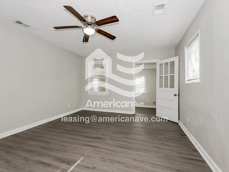 1139029_005_wm_-_living_room_13244024.jpg