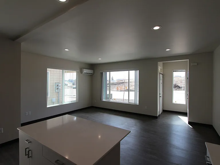Modern design 3 bed, 2.5 bath duplex available 6/10 Cheney — Photo 3
