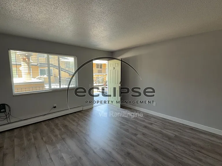 Summit View Apartments — Photo 189