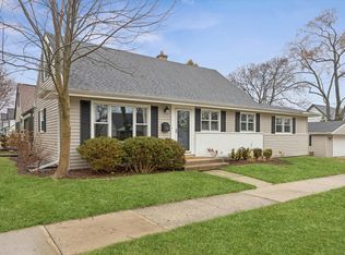 927 N Haddow Ave, Arlington Heights, IL 60004