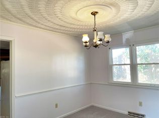 456 Crown Cres, Chesapeake, VA 23325