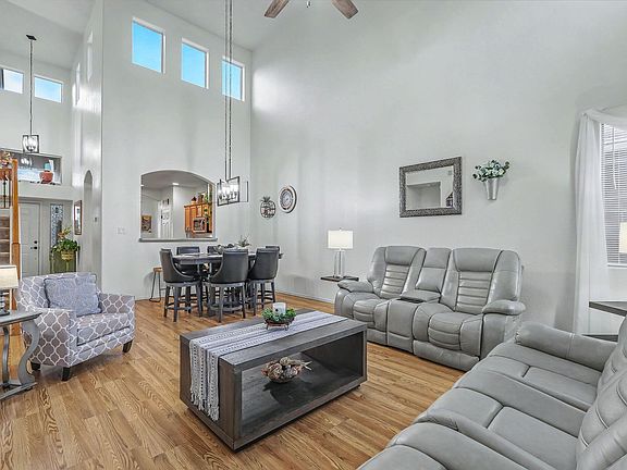 4th image of 2925 Violeta Cir SE