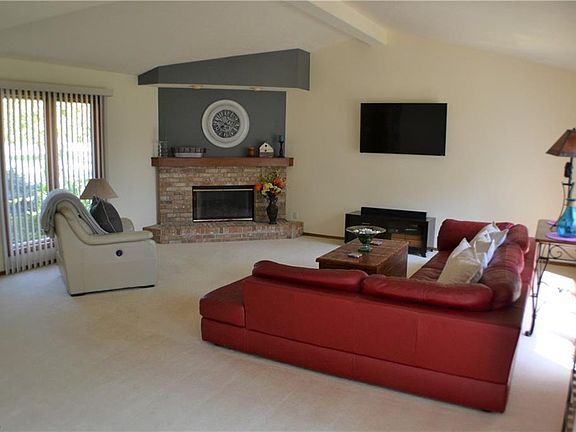 3rd image of 32759 Bridgestone Dr
