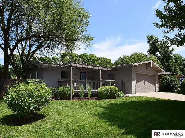 8770 Larimore Ave, Omaha, NE 68134