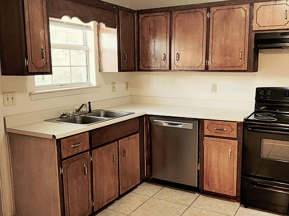 Kitchen (1 of 2)