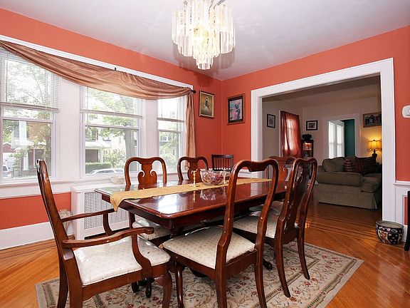 5th image of 121 Reynolds Pl