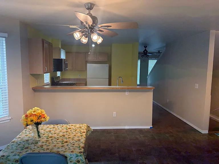 12549 Roosevelt Way NE #4 — Photo 6
