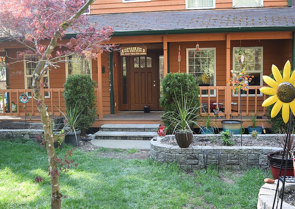 2nd image of 121 E Rock Way
