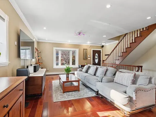 4843 64th St, Flushing, NY 11377