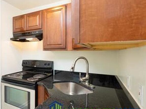 5th image of 7241 Holabird Ave #B