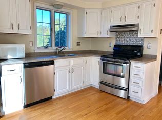 674 Middle Rd, Portsmouth, RI 02871