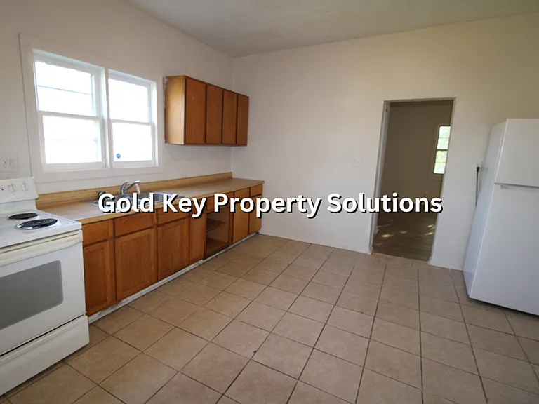 2223 Chase St — Photo 11