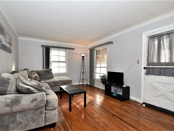 4th image of 21603 Kenyon Dr