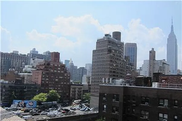 Sold by R New York | media 7