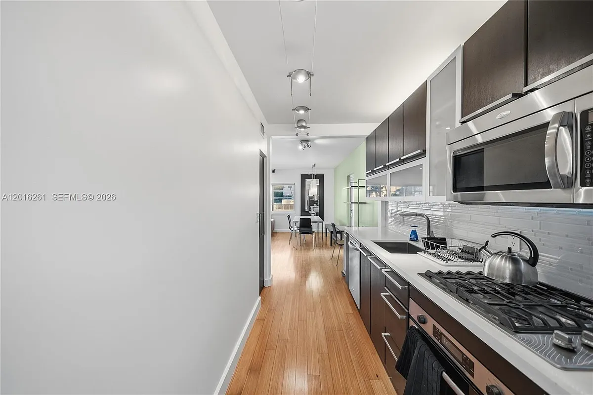Building Photo - 7207 Bay Dr #21