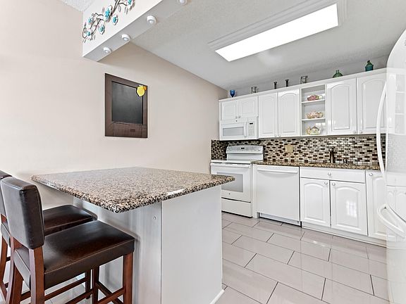 5th image of 113 Wellington D